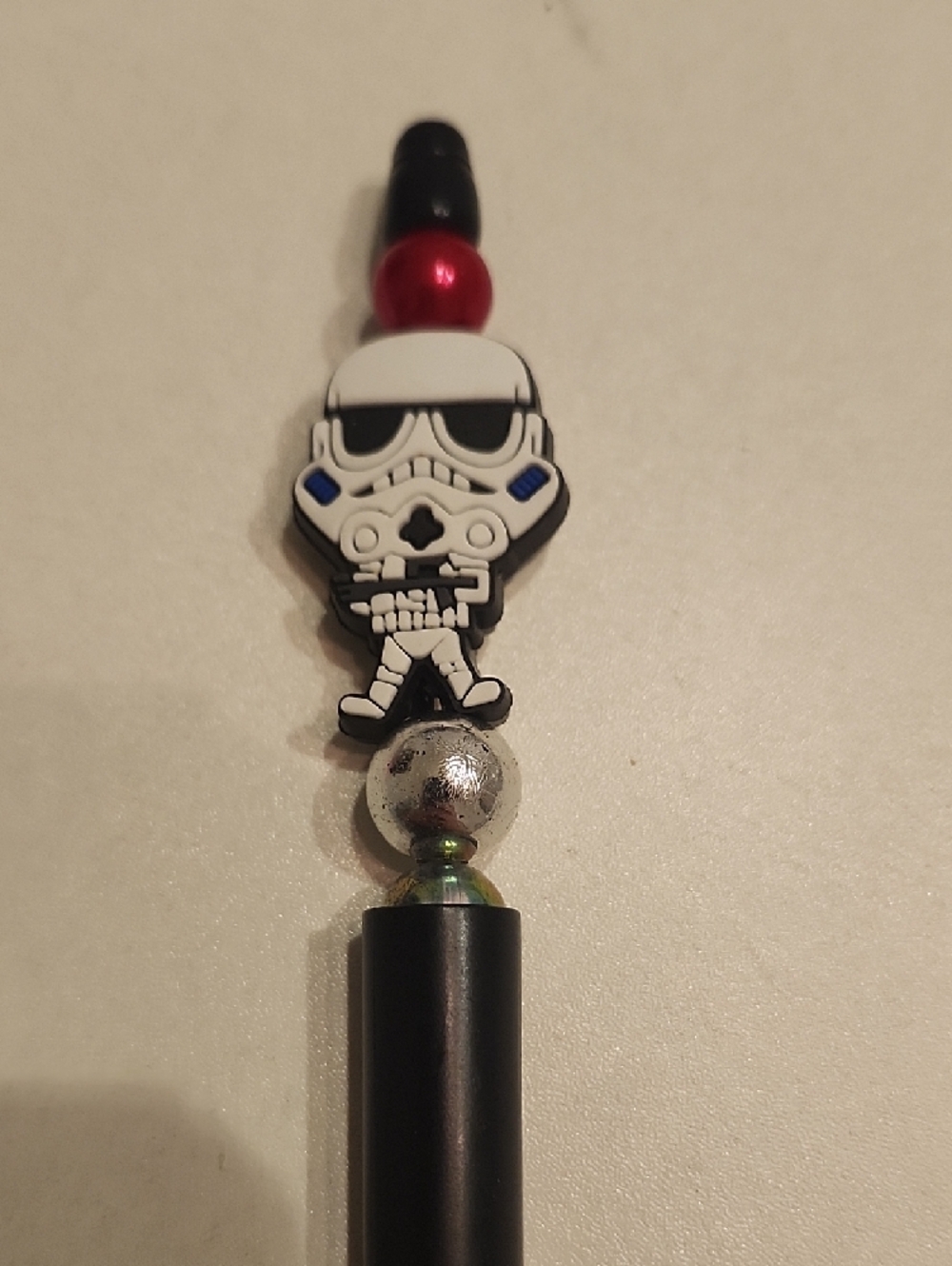 Novelty Stormtrooper Top Ballpoint Pen in Black & White with Red Accent - Picture 4 of 5